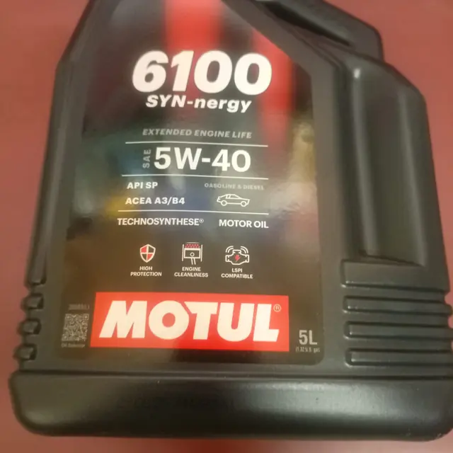Motul 6100 Syn-nergy 5W-40 motor oil, 5-litre