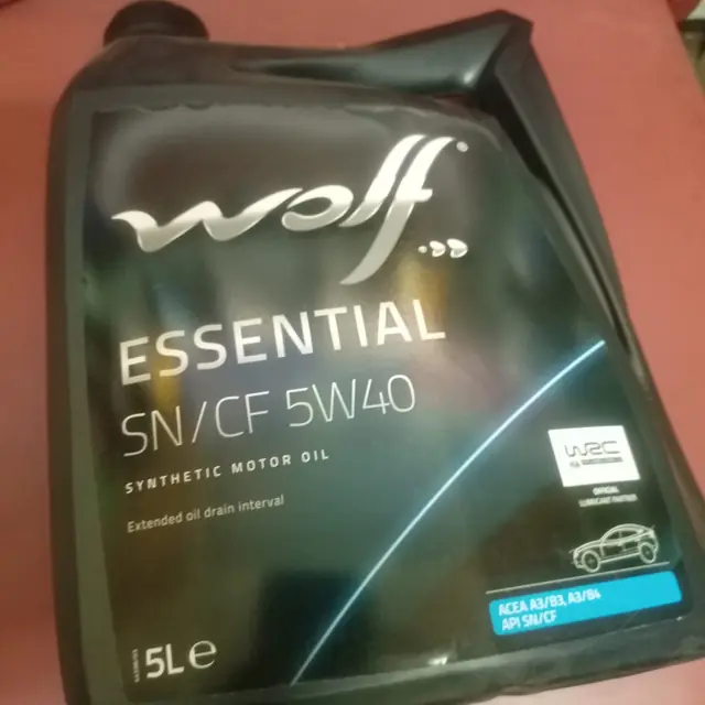 Wolf Essential SN/CF 5W-40 synthetic motor oil, 5-litre