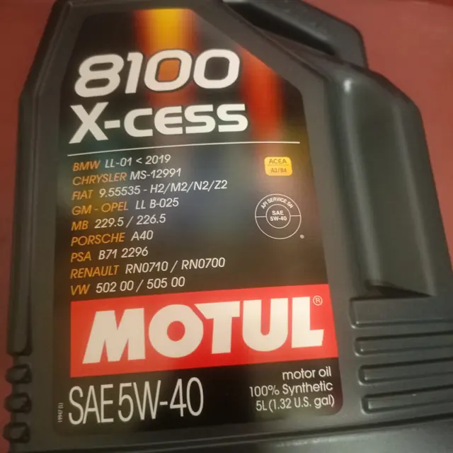 Motul 8100 X-cess 5W-40 motor oil, 5-litre